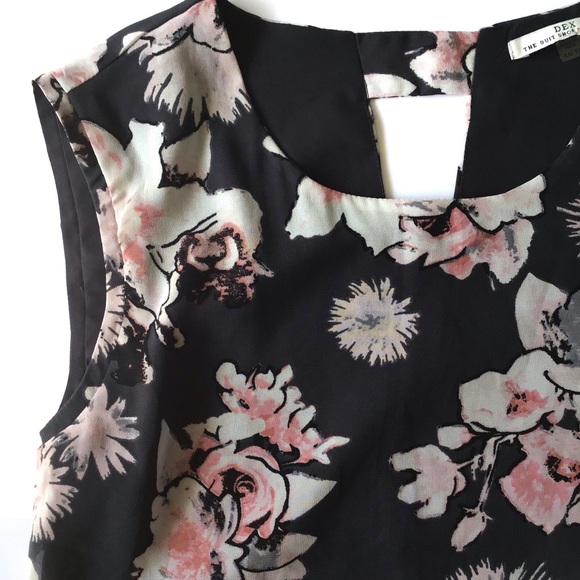 DEX THE SUIT SHOP NY | SLEEVELESS FLORAL BLOUSE - Picture 2 of 7